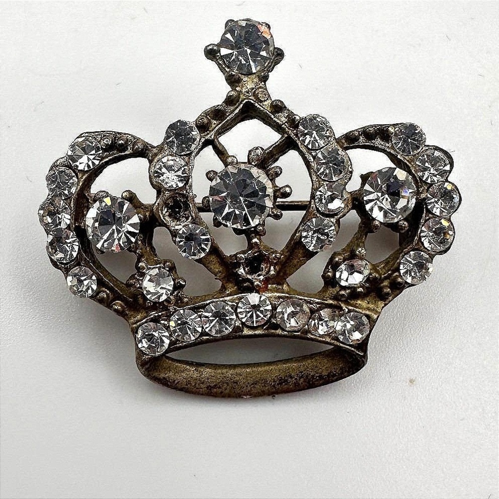 Vintage 80s White Glass Silver Tone Crown Brooch Pin Royal‎ Regency Jewelry